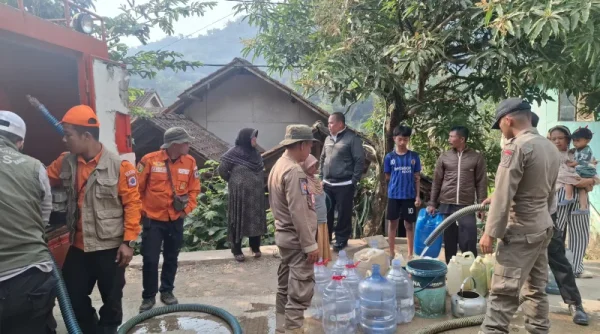 BPBD Salurkan Air Bersih untuk Warga Terdampak Kekeringan di Arjasari